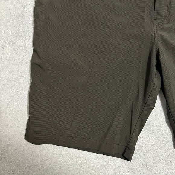 Travis Mathew Golf Short Performance Stretch Regular Fit Black Gray Mens Size 38 - Picture 4 of 14